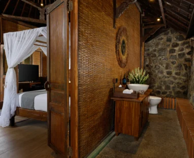 VILLA JOGLO - BATHROOM